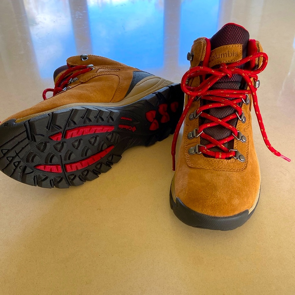 Columbia Women’s Newton Ridge Hiking Boots